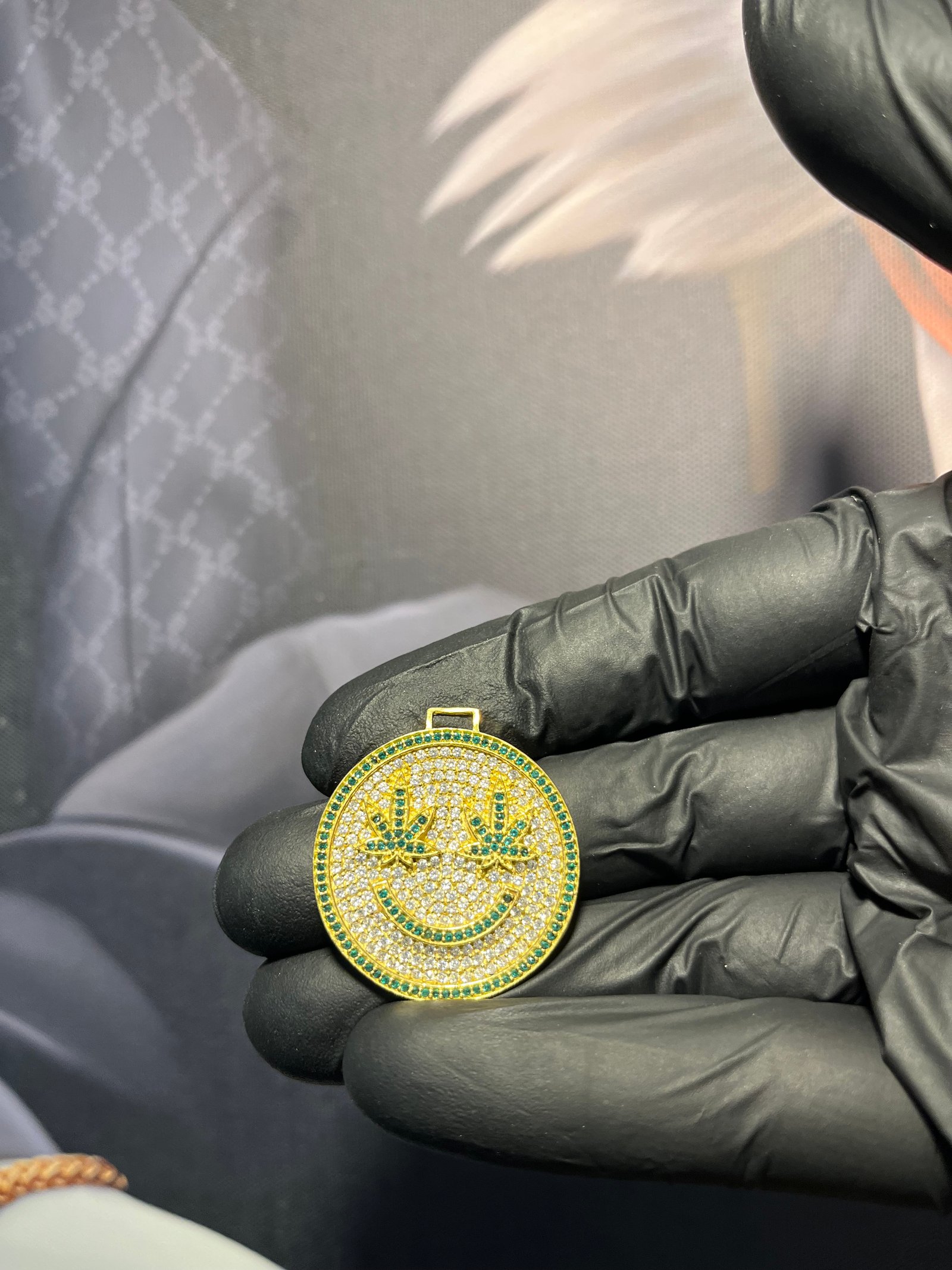 Pingente Rosto Cravejado