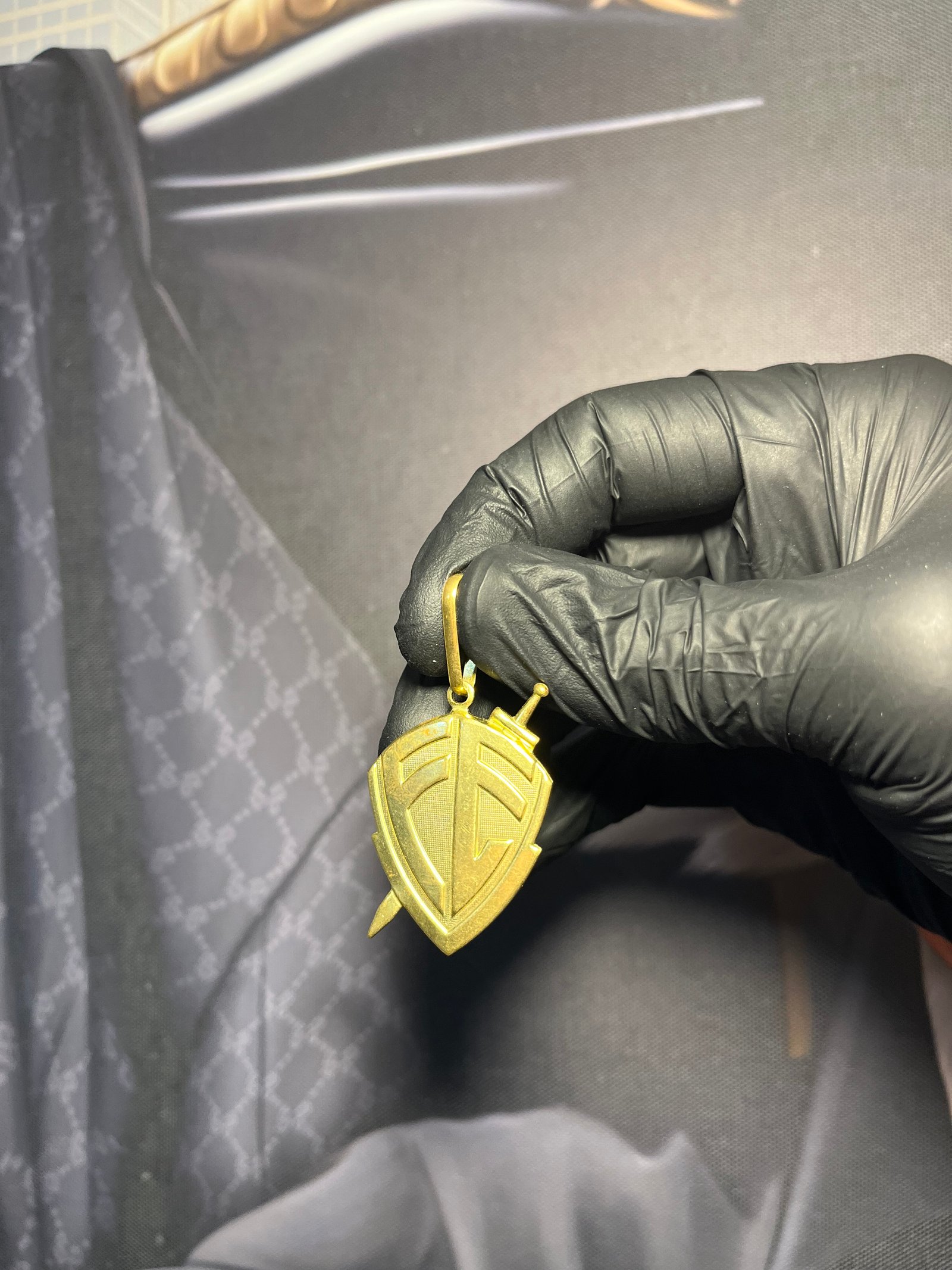 Pingente Escudo Fé Preenchido (P)