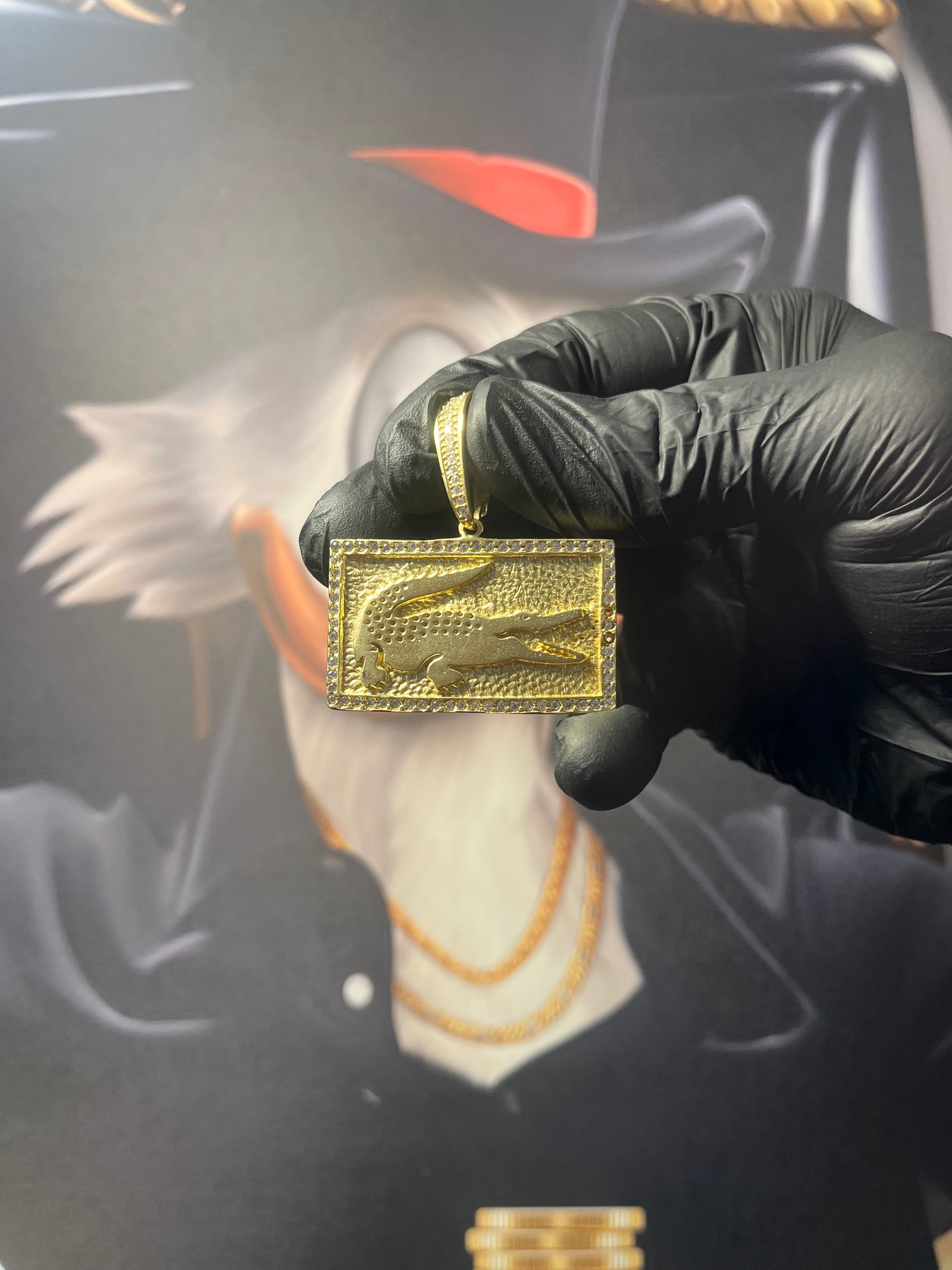 Pingente Lacoste Placa Cravejado (M)